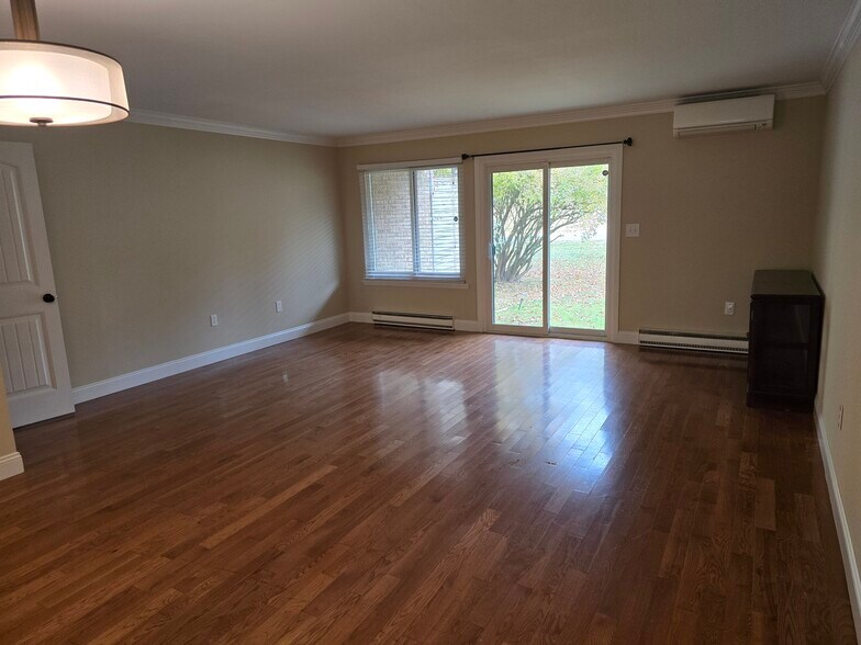 Building Photo - 11 Cedarland Ct