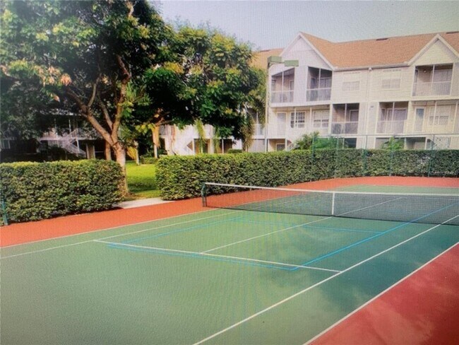 Building Photo - 850 S Tamiami Trl