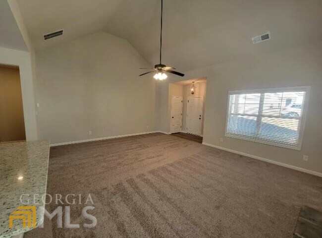 Building Photo - 275 S Ridge