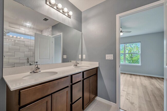 Building Photo - RENT SPECIAL - Half Month Rent Free for 8/...