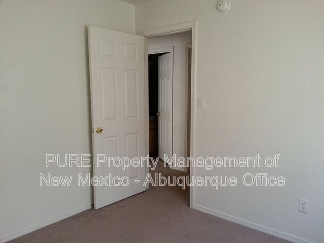 Building Photo - 200 Valle Vista Dr