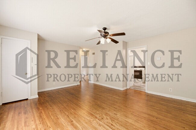 Building Photo - 2151 S Green St