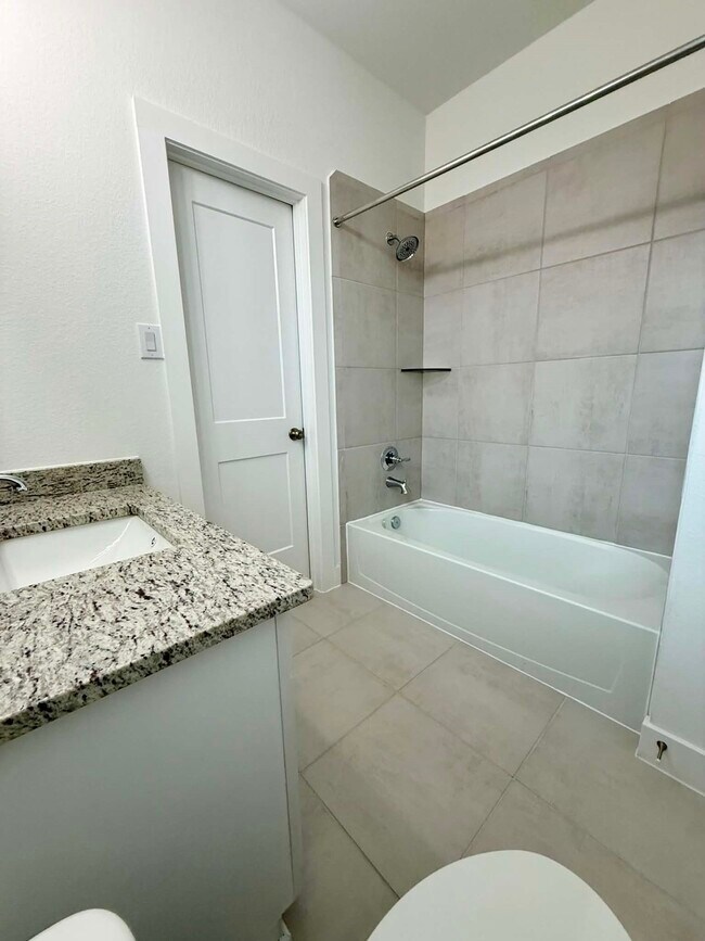 Building Photo - 1539 Crystal Stream Dr