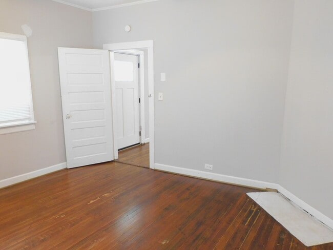 Building Photo - 1008 Cranbrook St