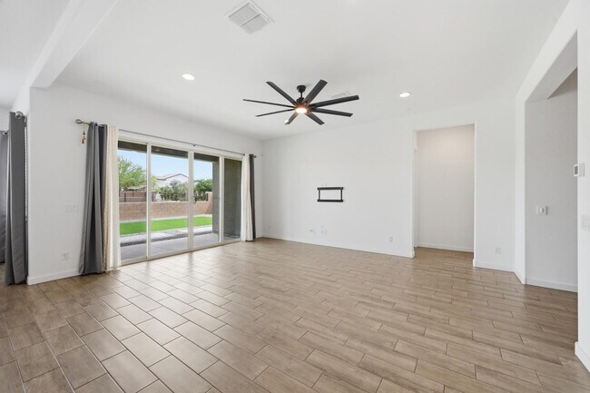 Building Photo - 4323 N 92nd Dr