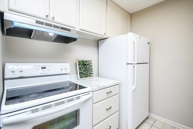 Building Photo - 17331 Red Oak Dr