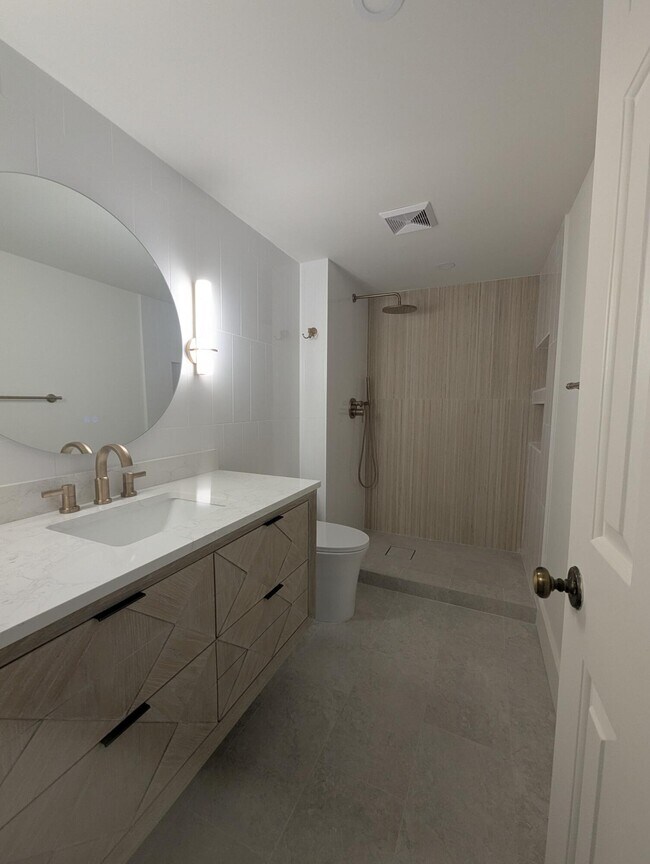 Building Photo - 404 Clubhouse Cir