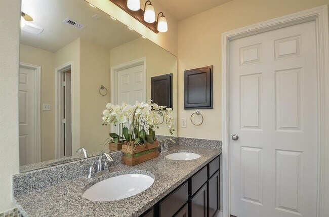 Building Photo - 21519 Crainfeld Dr