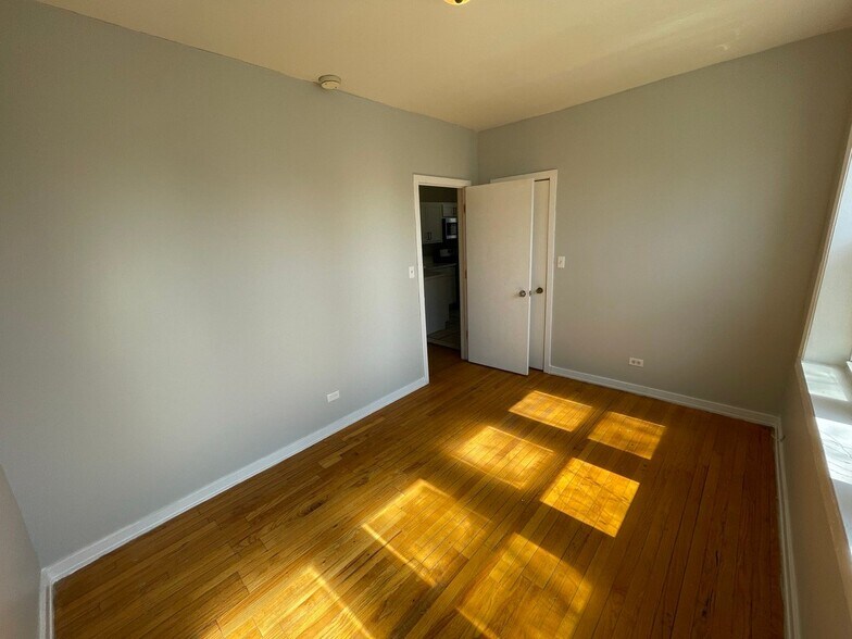 Building Photo - 7931 S Manistee Ave