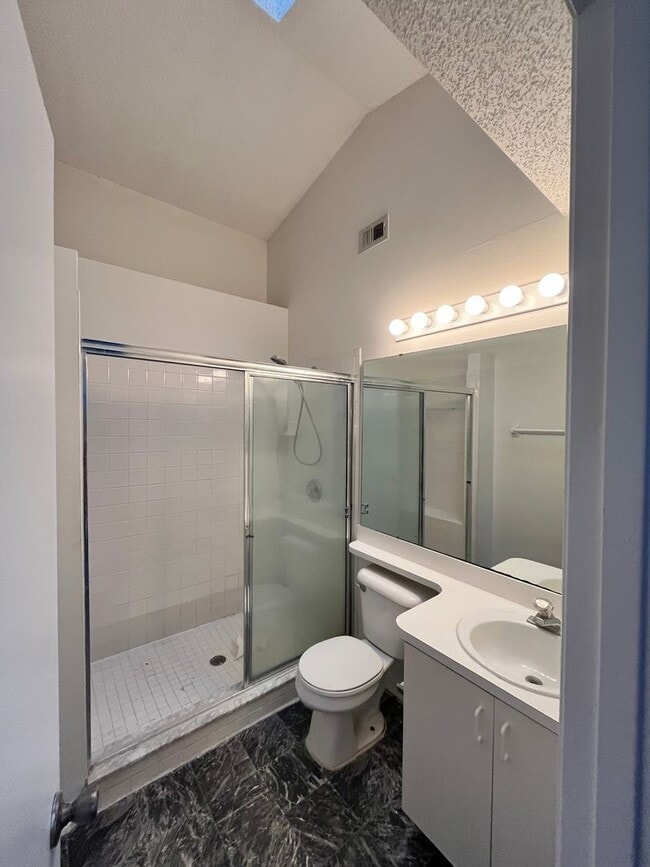 Building Photo - 3BR 2.5BA Townhome in Thatchers Landing at...