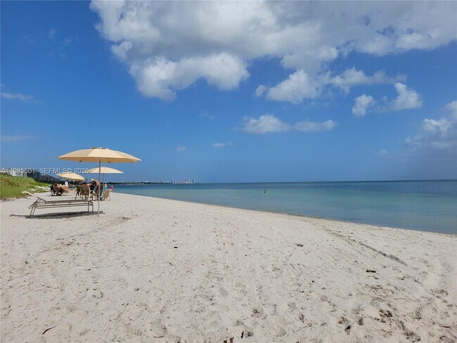 Building Photo - 1111 Crandon Blvd