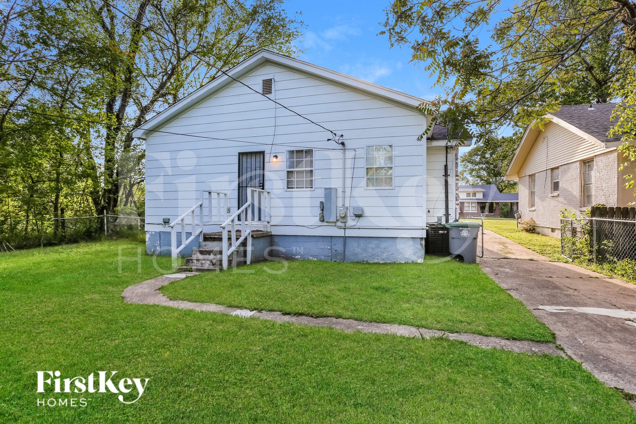 Building Photo - 690 N Willett St