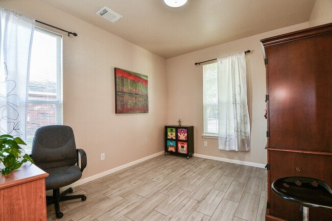 Building Photo - 2810 Powell Springs Ct