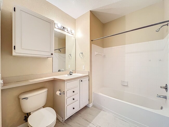 Building Photo - Renovated 2 Bed / 2 Bath Condo in Gated Visconti Condominiums – Maitland