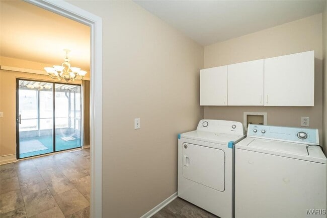 Building Photo - 2018 Creekpoint Dr