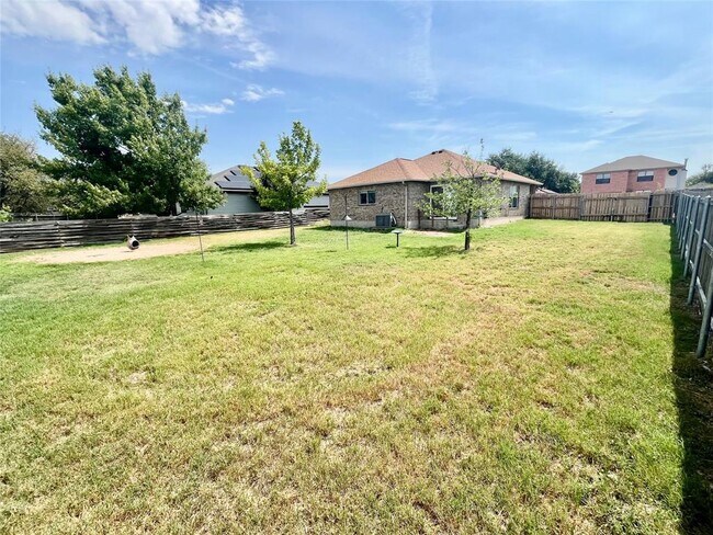 Building Photo - 2932 Donnell Dr