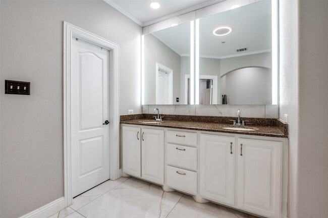 Building Photo - 5707 Headquarters Dr