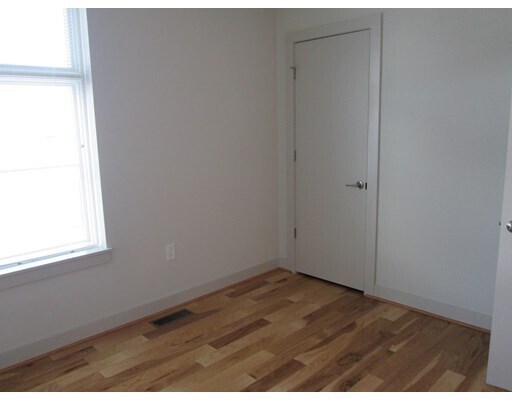 Building Photo - 150 Adams St