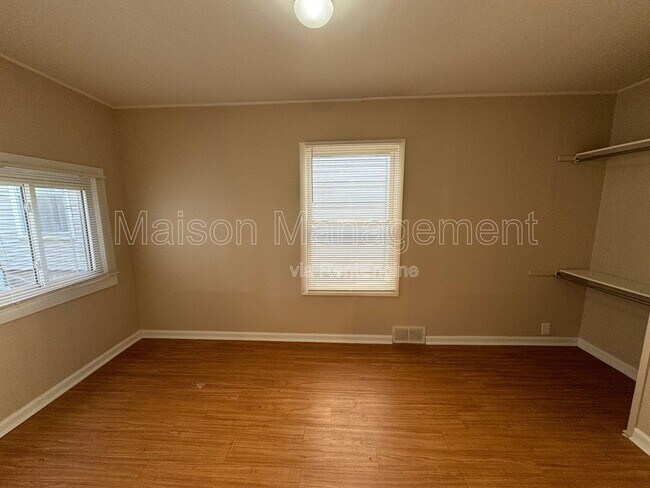 Building Photo - 279 S Goodman St