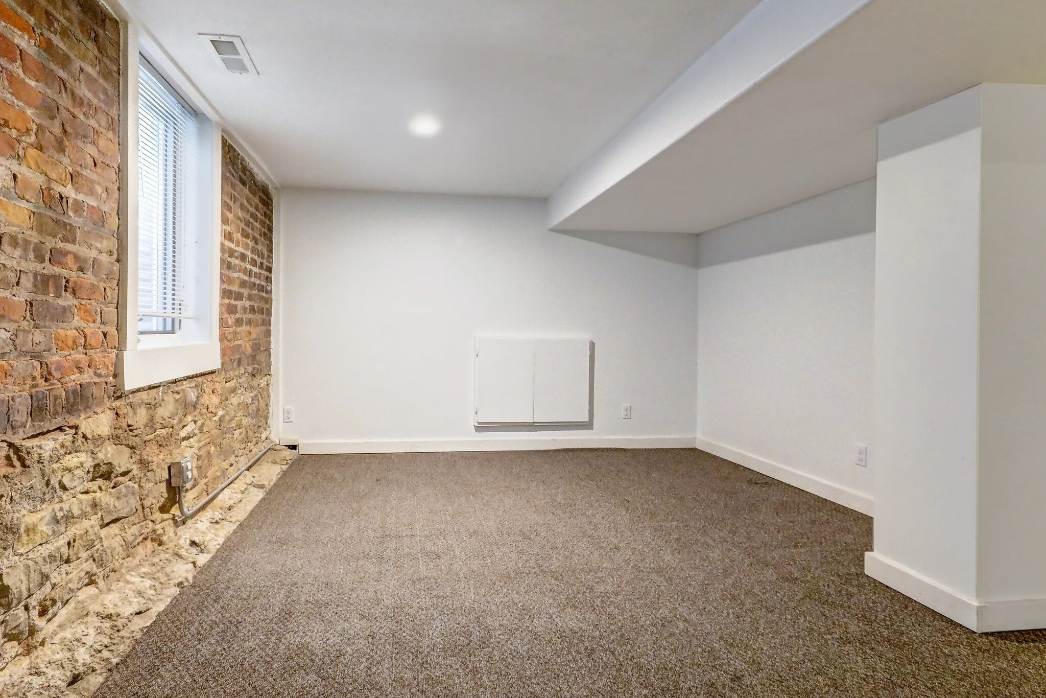 Building Photo - 658 S 26th Ave