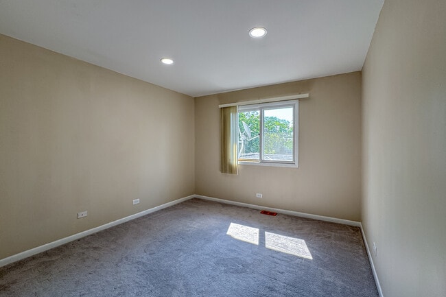 Building Photo - 416 Swallow Ln