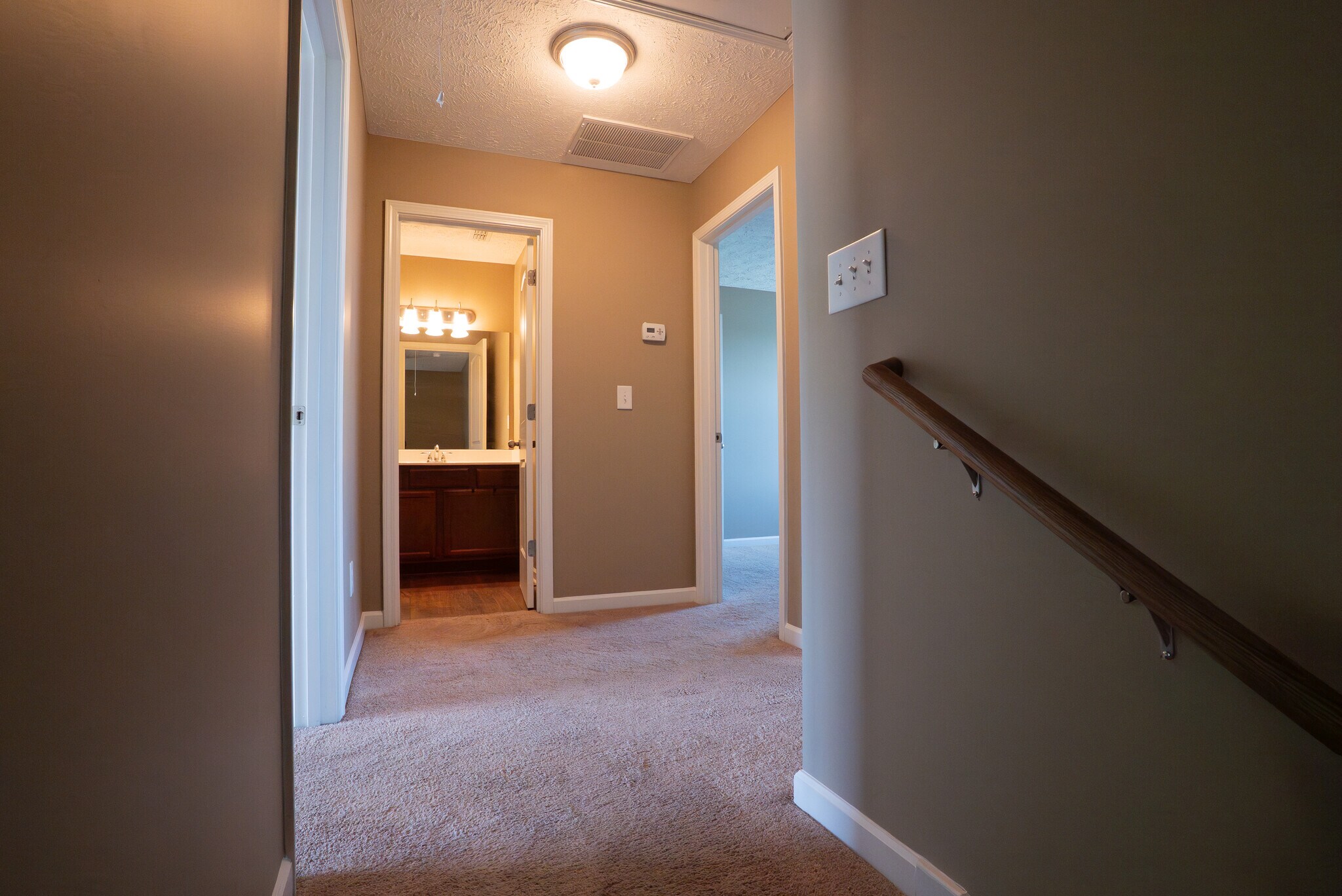 Building Photo - 825 Lower Park Pl