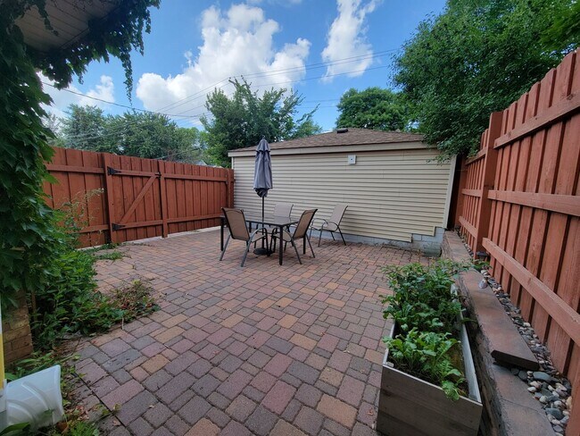 Building Photo - 3bd/2ba Mpls House with Optional 3rd Bd & ...