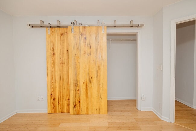 Building Photo - Charming 3-Bedroom Home with Hardwood Floors in Shadowmoss