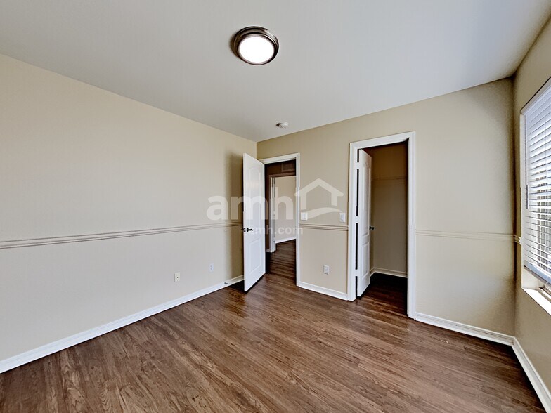 Building Photo - 8338 W Payson Rd