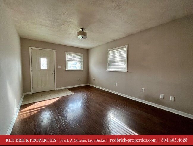 Building Photo - 912 Gaston Ave