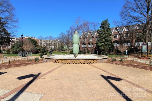 Building Photo - 229 N Poplar St