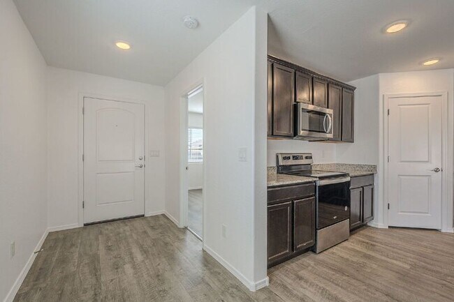 Building Photo - 1536 E Demain Dr