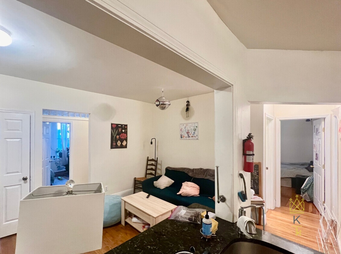 Building Photo - 62 Egmont St