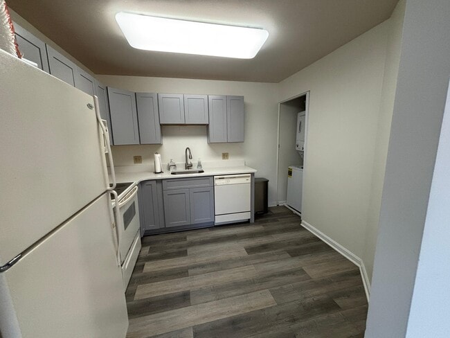 Building Photo - 5701 Lavender Plaza