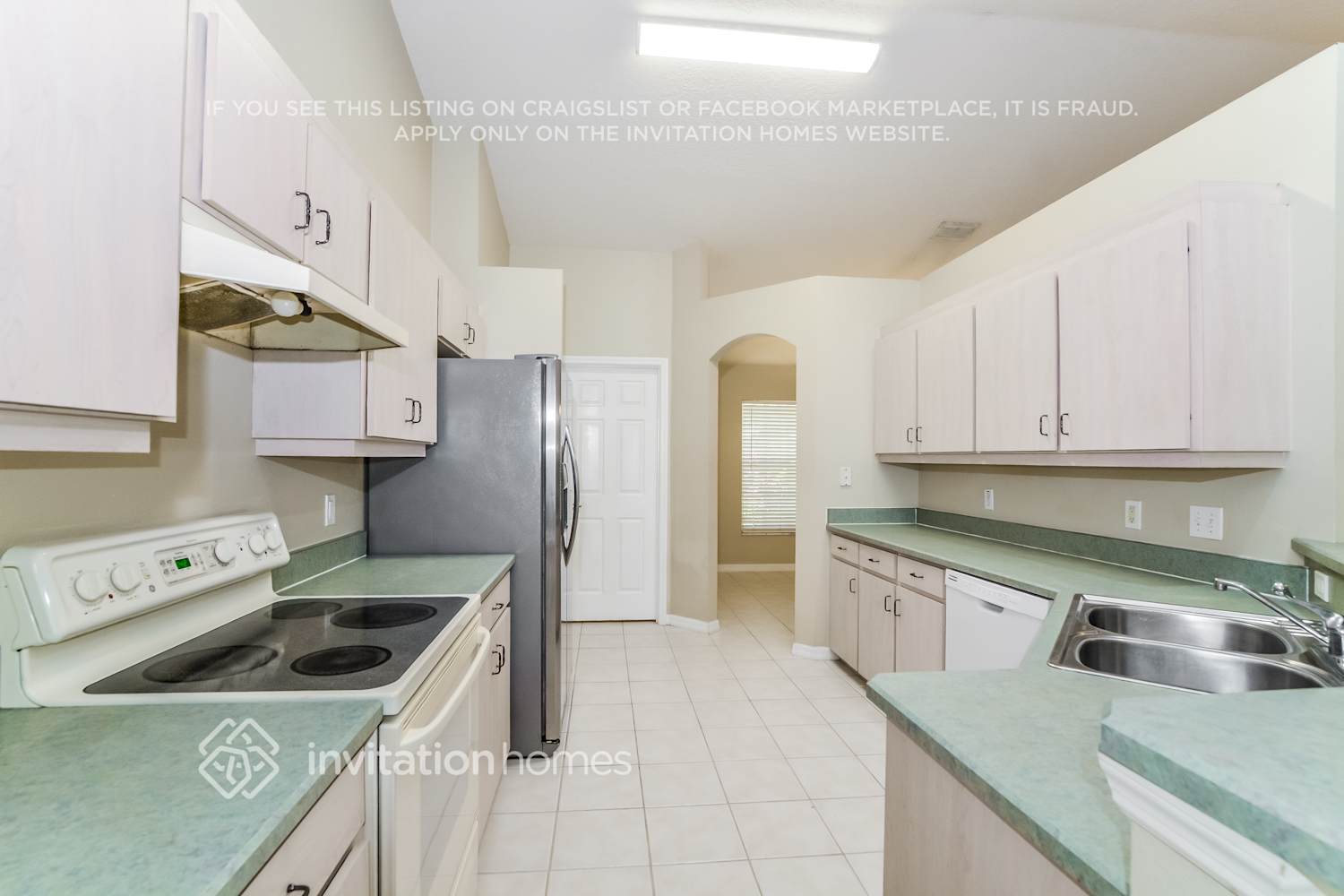 Building Photo - 1515 Pine Tree Dr