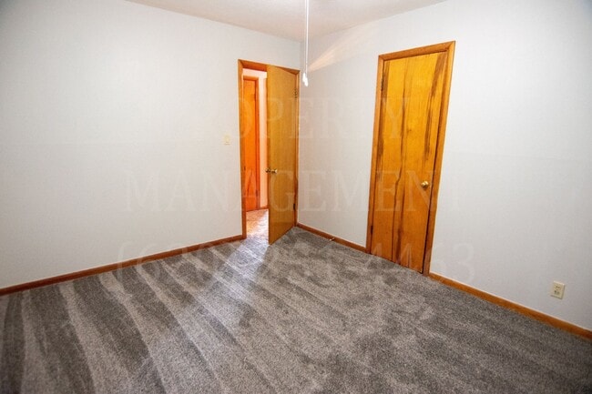 Building Photo - 4 Bedroom 2 Bath