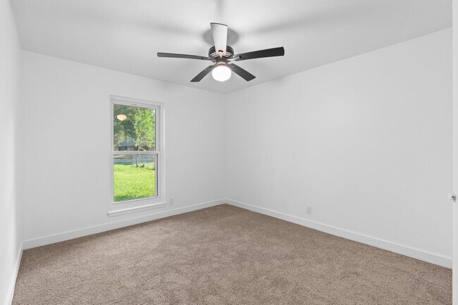 Building Photo - 18049 Martin Dr