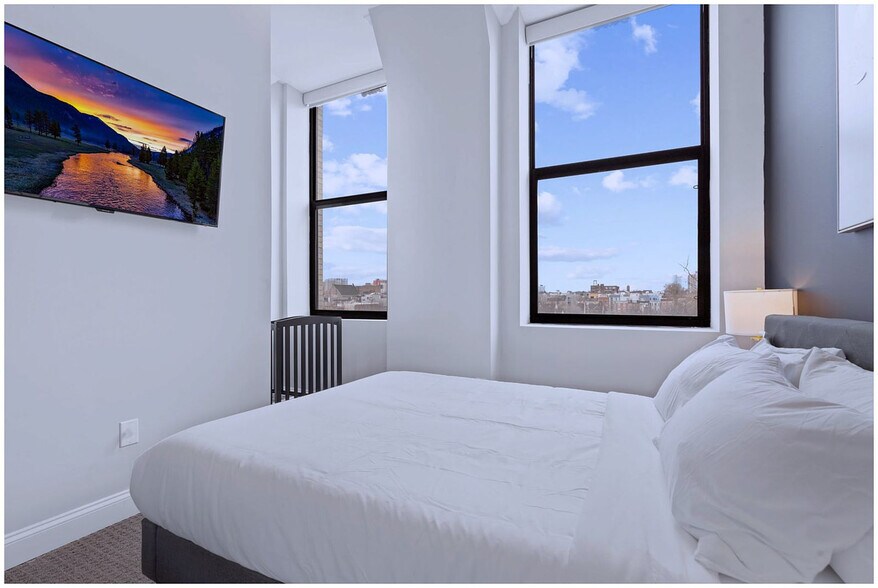 Building Photo - 1421 N 5th St