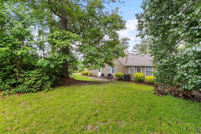 Building Photo - 1100 Kenwood Dr