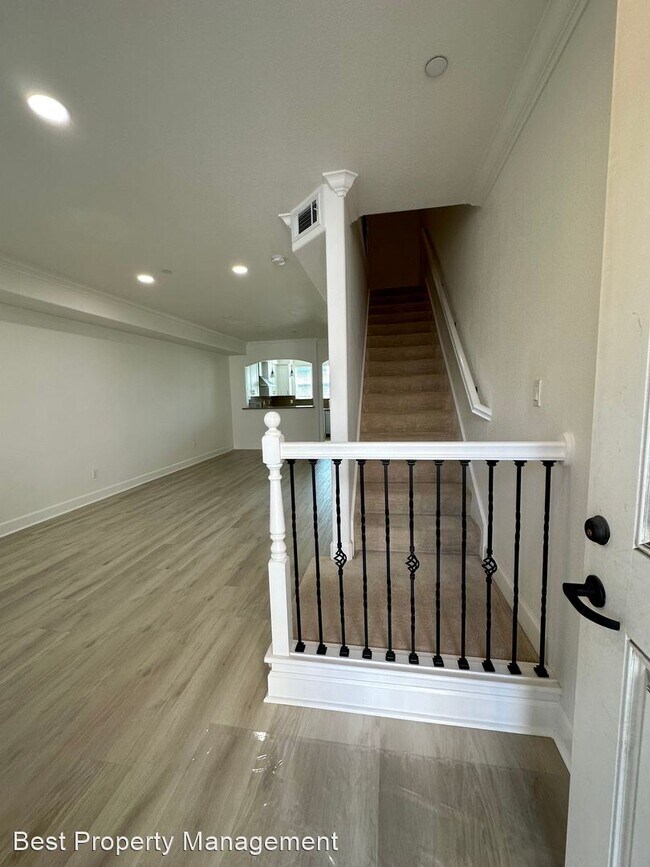 Building Photo - 2 br, 2.5 bath House - 4038 Central Ave Un...