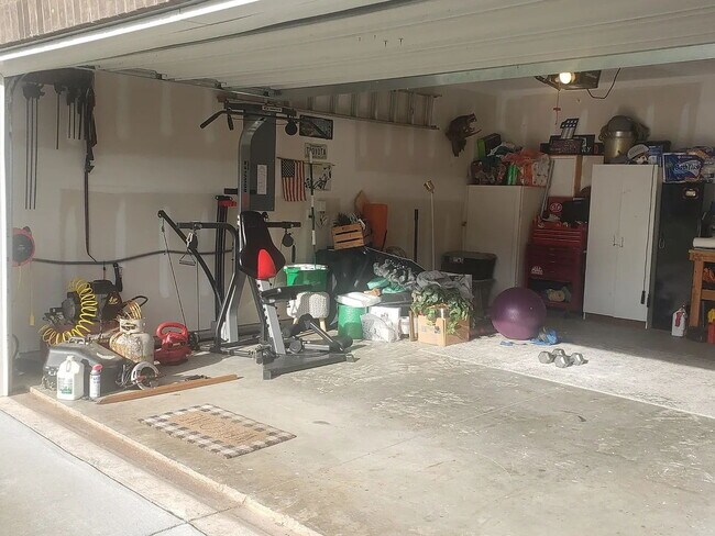 Building Photo - 324 Victory Cir