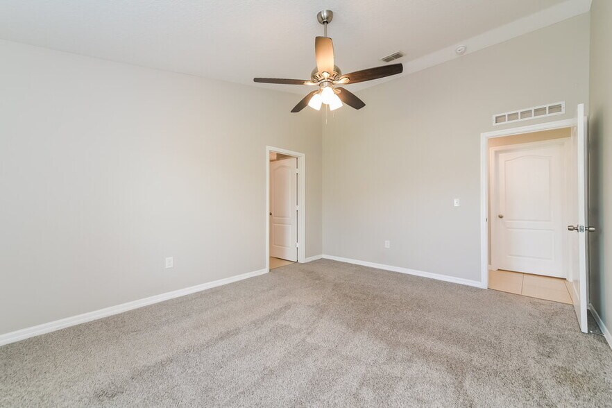 Building Photo - 246 Hyacinth Ct