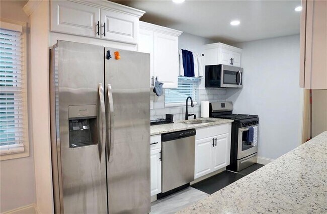 Building Photo - 3812 Clovis Ct NW