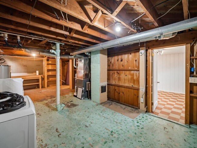 Building Photo - 2716 W Everett Ave