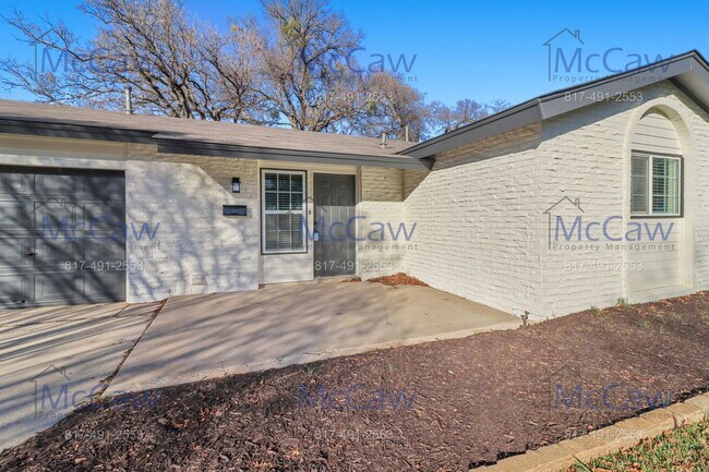 Building Photo - 706 Janann St