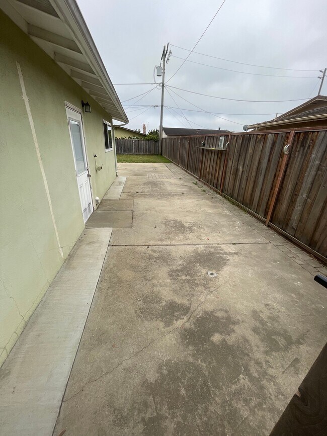 Building Photo - 1534 Ventura Way