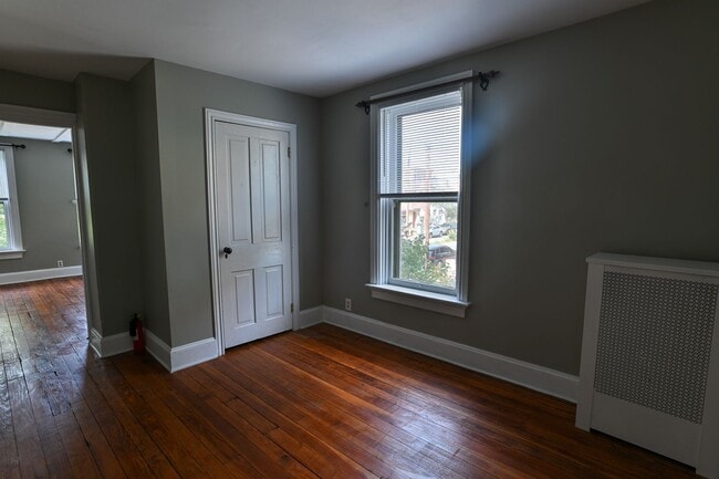 Building Photo - Charming 3 Bedroom on Verbeke St