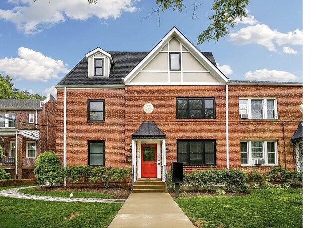 Building Photo - 3918 W St NW