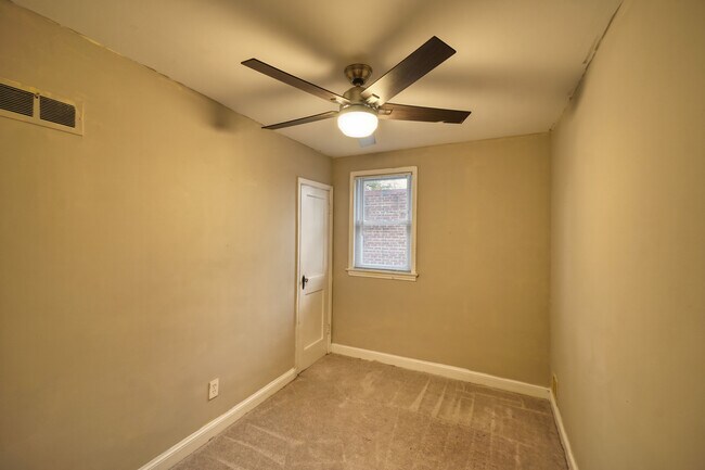 Building Photo - 28 54th St SE