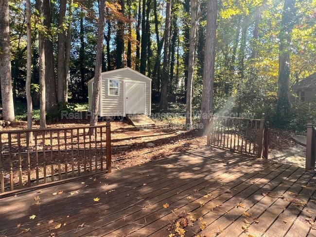 Building Photo - 7404 Valley Run Dr